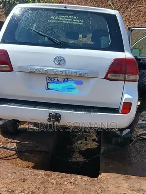 Toyota Land Cruiser 2010 White