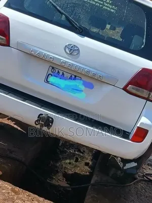 Toyota Land Cruiser 2010 White