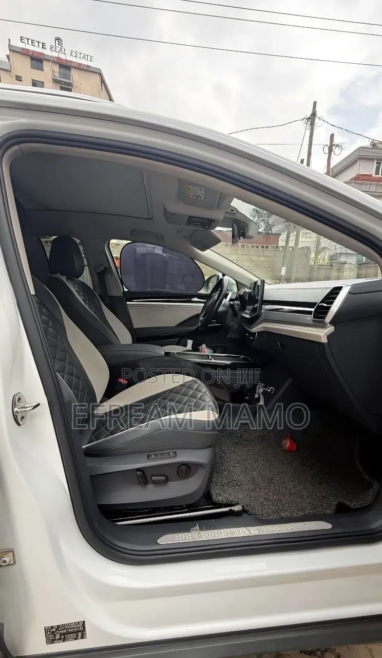 Volkswagen ID.6 2023 White