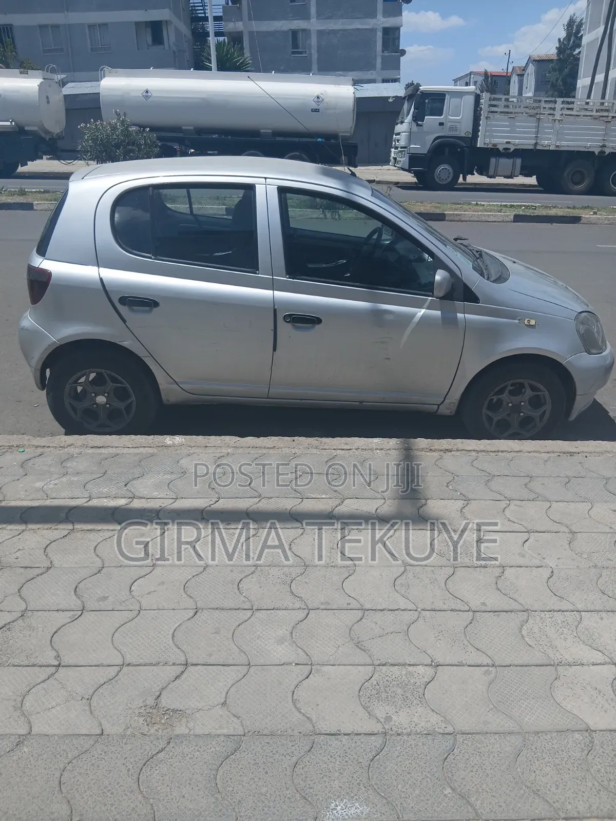 Toyota Vitz 2002 Silver