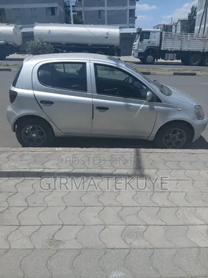 Toyota Vitz 2002 Silver