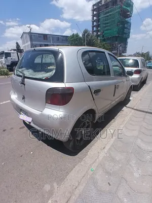 Toyota Vitz 2002 Silver