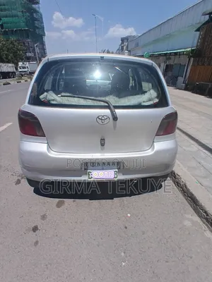 Toyota Vitz 2002 Silver
