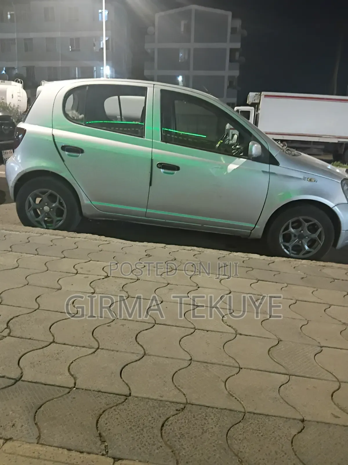 Toyota Vitz 2002 Silver