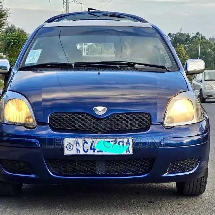 Toyota Vitz 2004 Blue