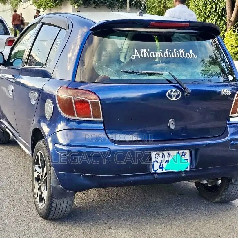 Toyota Vitz 2004 Blue