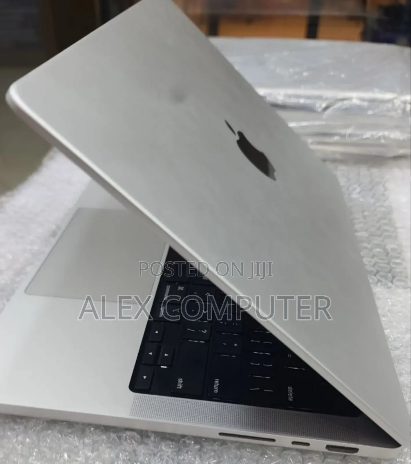 New Laptop Apple MacBook Pro 2021 M1 16GB Apple M1 Pro SSD 512GB