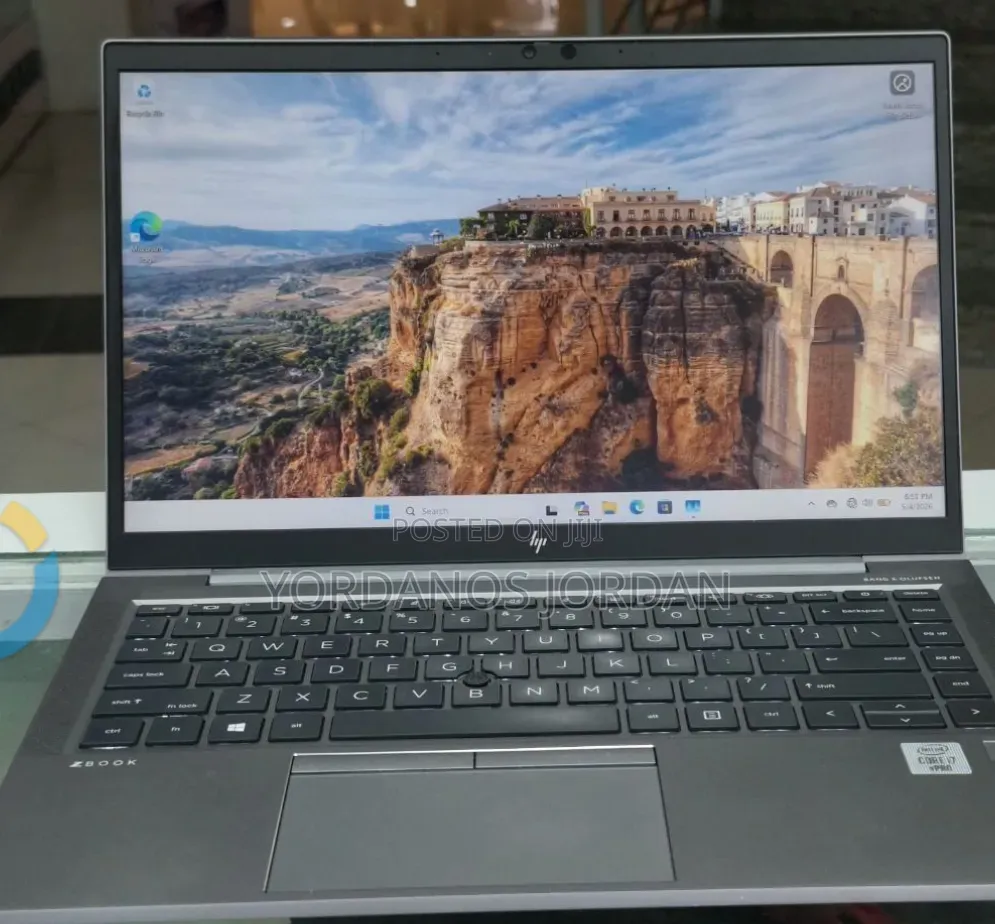 New Laptop HP ZBook Firefly 14 G7 16GB Intel Core i7 SSD 512GB