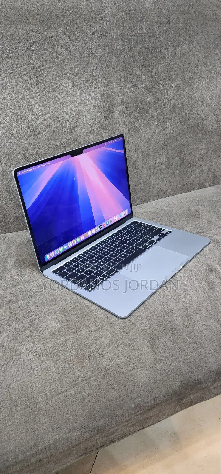 New Laptop Apple MacBook Air 2025 M4 16GB Apple M4 SSD 256GB