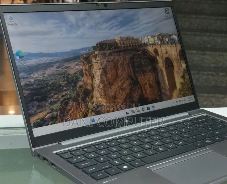New Laptop HP ZBook Firefly 14 G7 16GB Intel Core i7 SSD 512GB