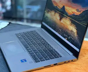 New Laptop HP ZBook Firefly G8 16GB Intel Core i7 SSD 512GB