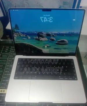 New Laptop Apple MacBook 32GB Apple M1 Pro SSD 512GB