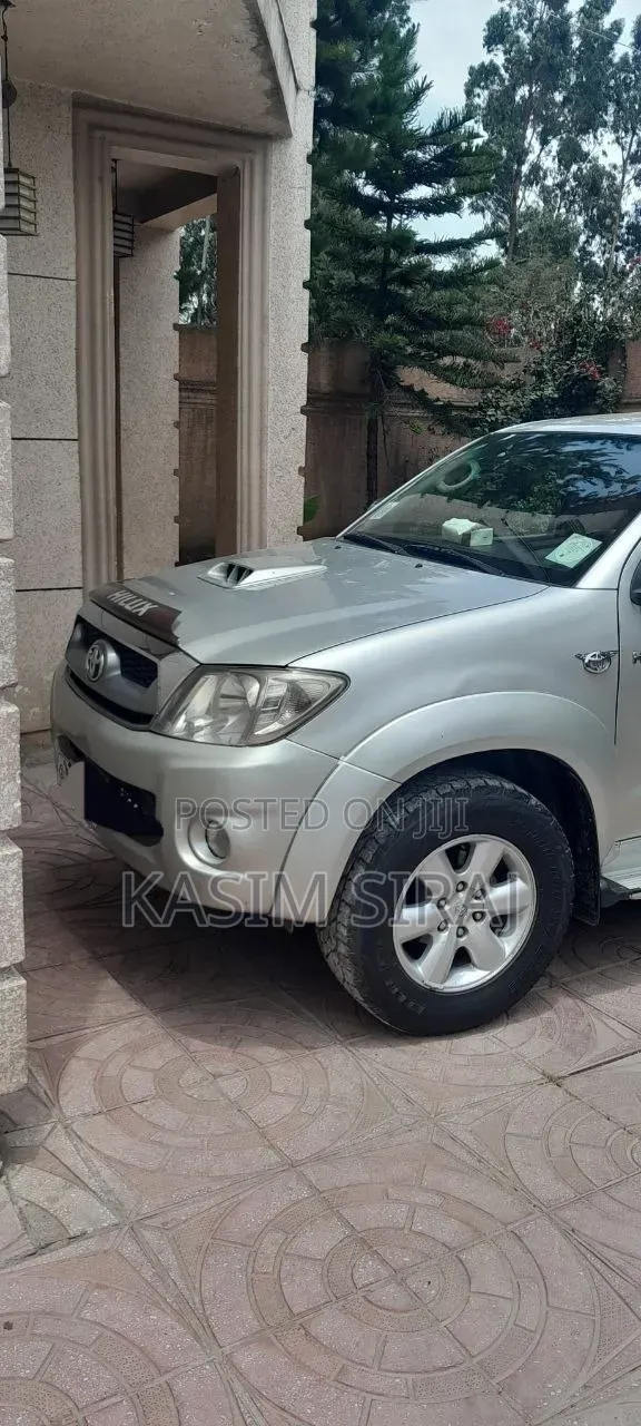 Toyota Hilux 2010 Silver