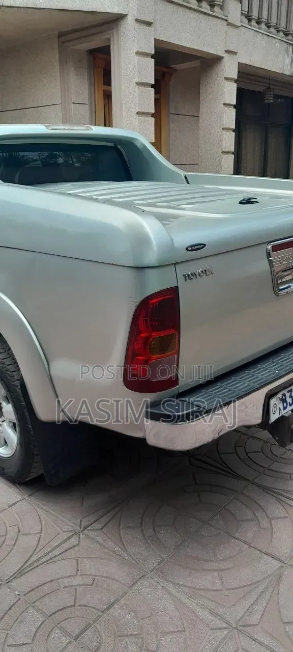 Toyota Hilux 2010 Silver