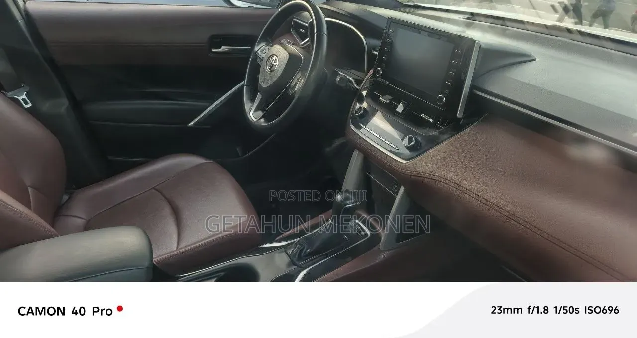 Toyota Corolla Cross Hybrid 2023 White