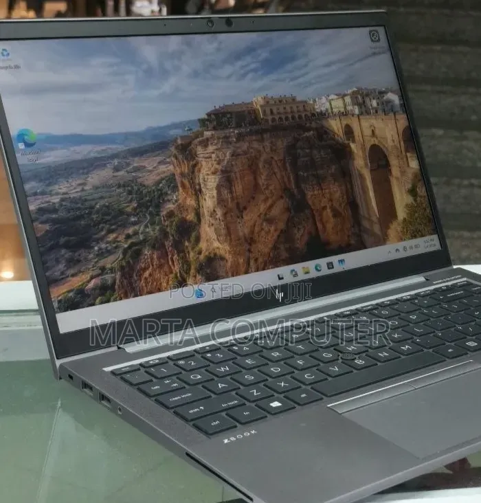 New Laptop HP ZBook Firefly 14 G7 16GB Intel Core i7 SSD 512GB