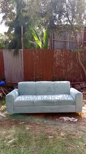 Spacious Sofa Set
