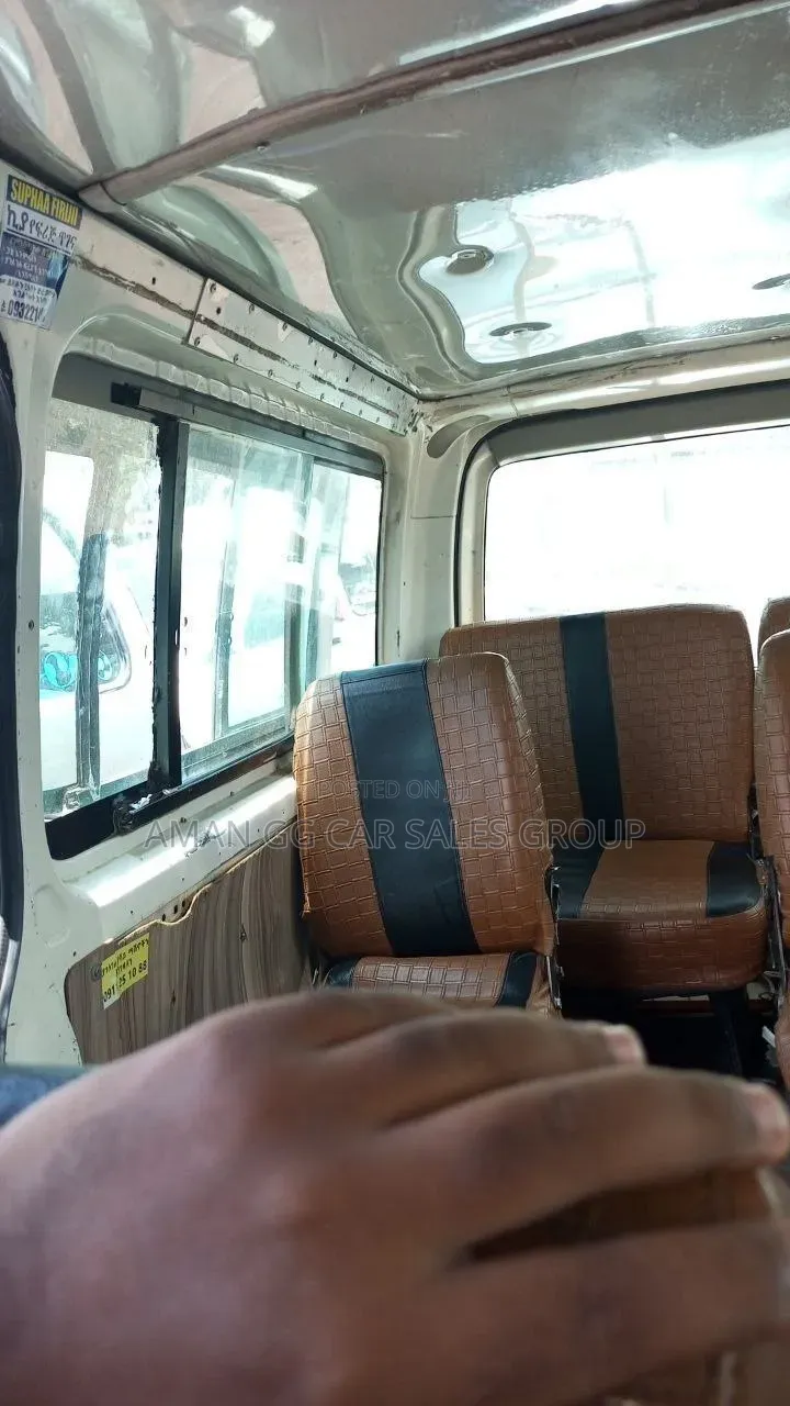 Toyota HiAce 2007 White