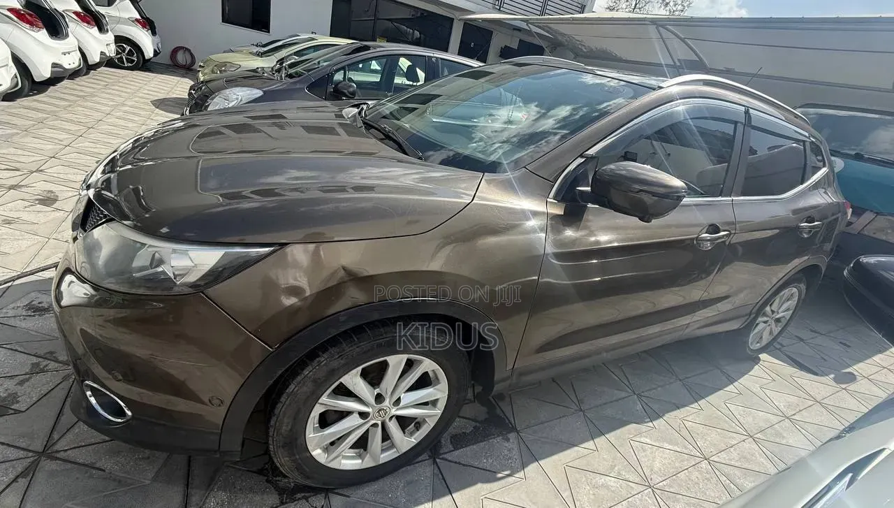 Nissan Qashqai 2017 Brown