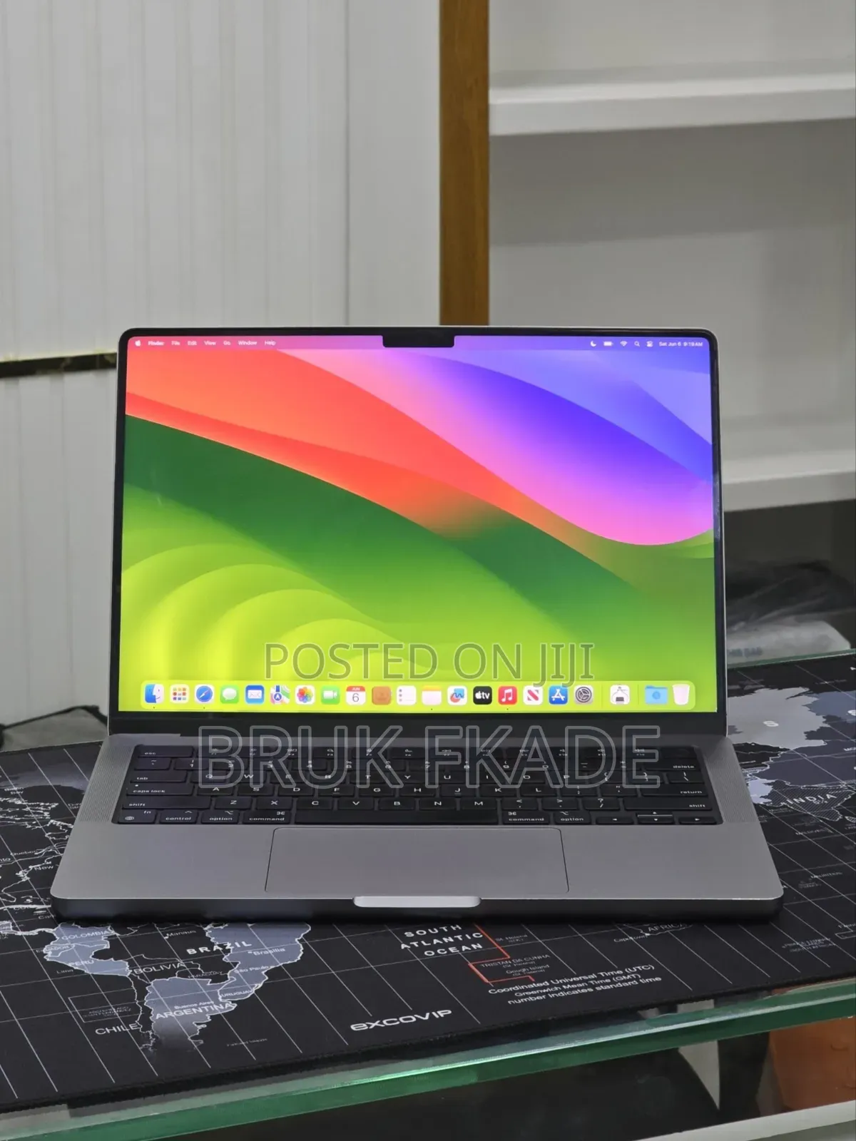 New Laptop Apple MacBook Pro 2024 M3 8GB Apple M3 Pro SSD 512GB