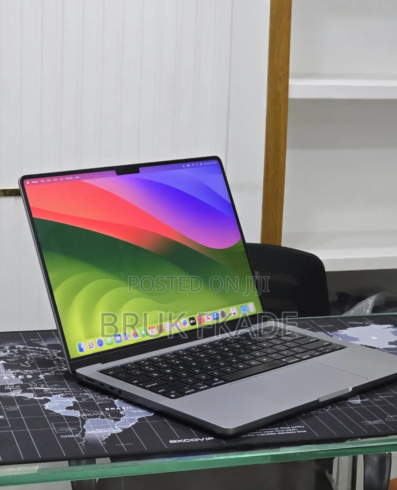 New Laptop Apple MacBook Pro 2024 M3 8GB Apple M3 Pro SSD 512GB