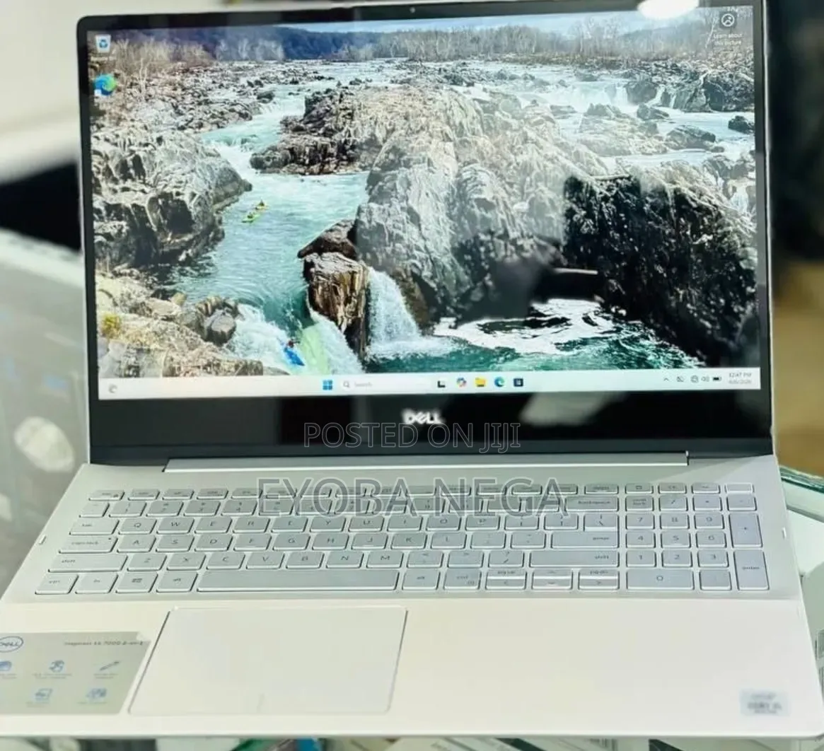 New Laptop Dell Inspiron 15 8GB Intel Core i5 SSD 256GB