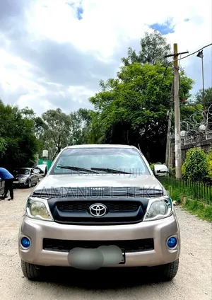 Toyota Hilux 2010 Gold