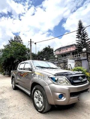 Toyota Hilux 2010 Gold