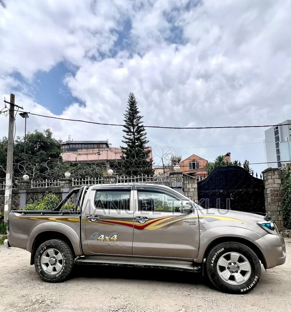 Toyota Hilux 2010 Gold