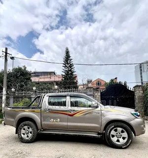 Toyota Hilux 2010 Gold