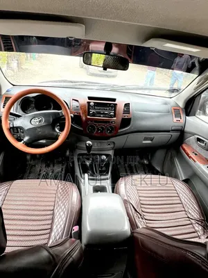 Toyota Hilux 2010 Gold
