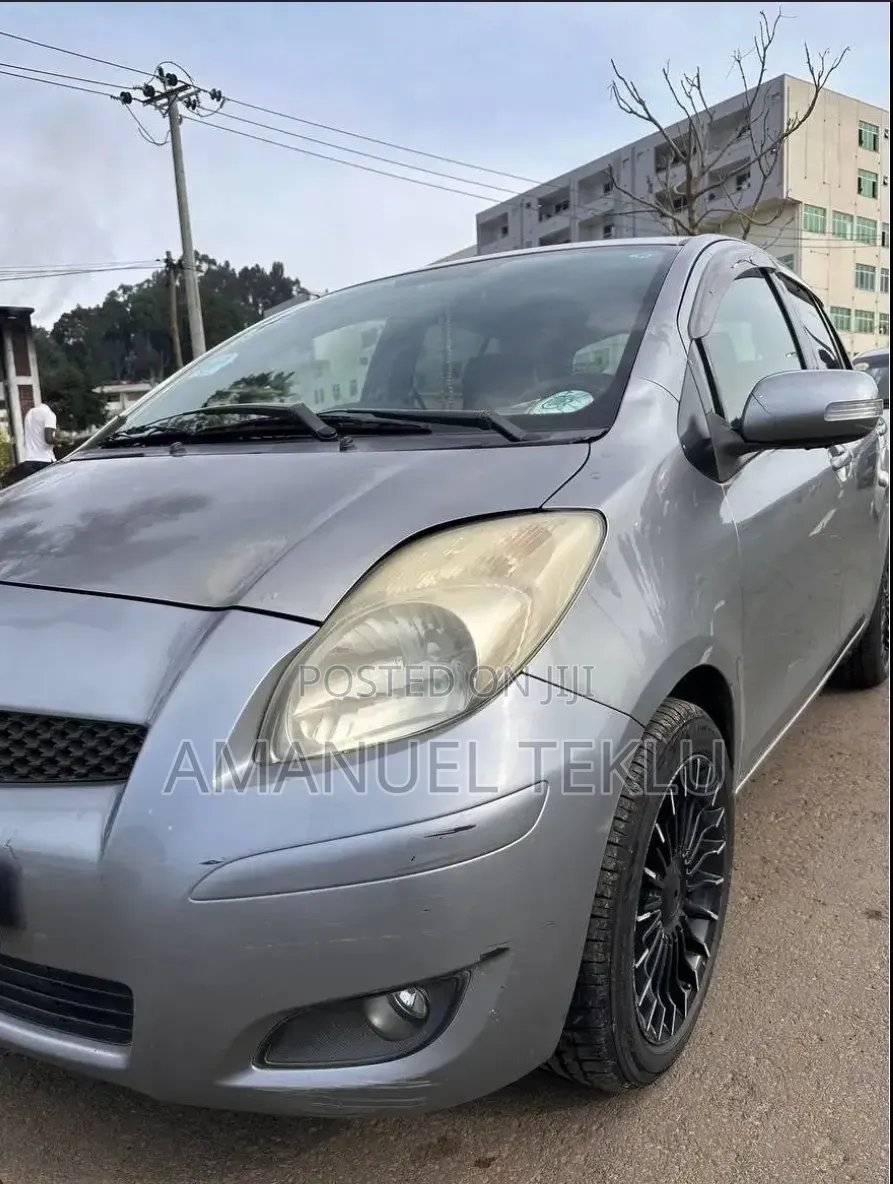 Toyota Yaris 2009 Gray