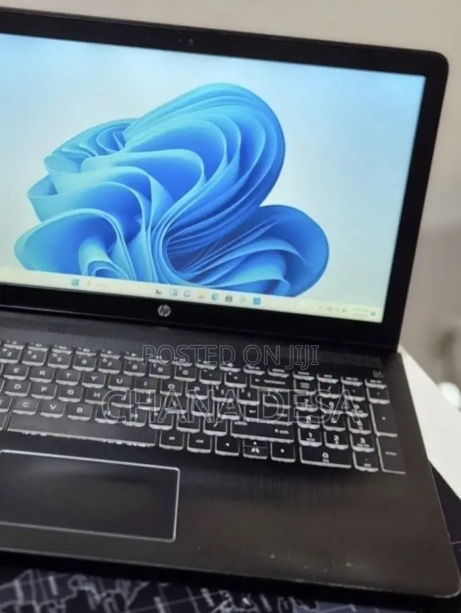 New Laptop HP Pavilion 15 8GB Intel Core i7 SSD 256GB