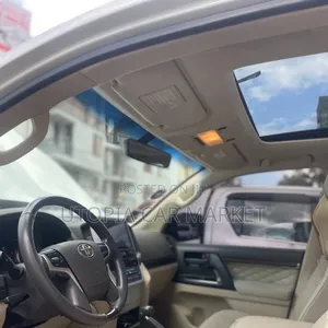 Toyota Land Cruiser 2010 White
