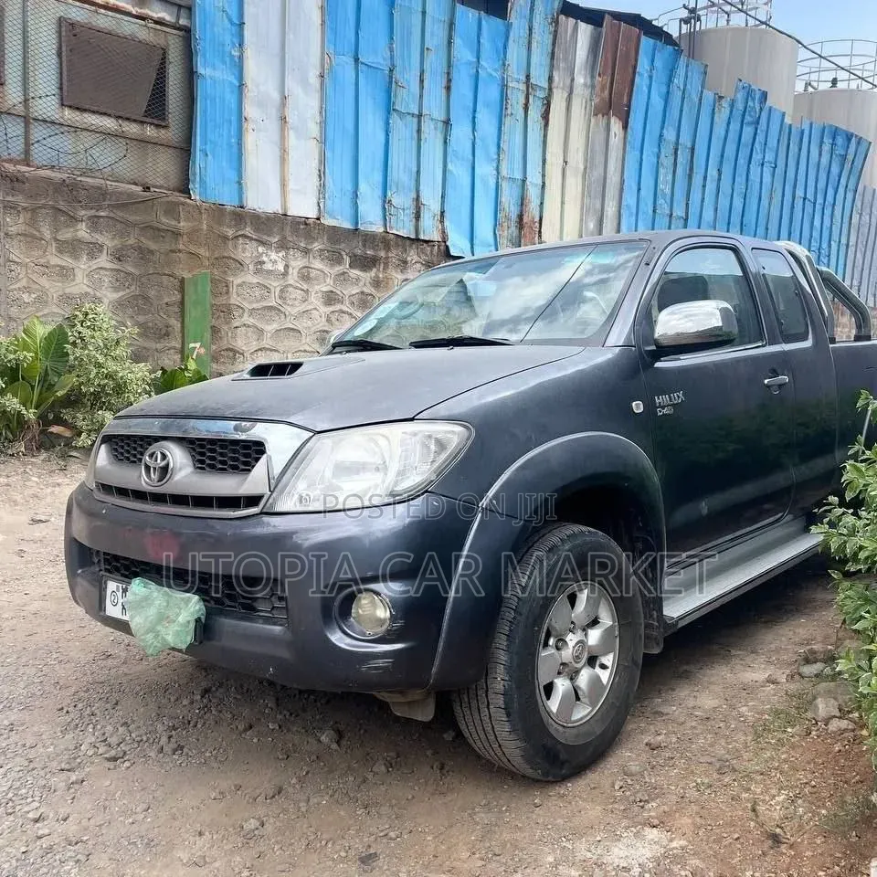Toyota Hilux 2008 Gray