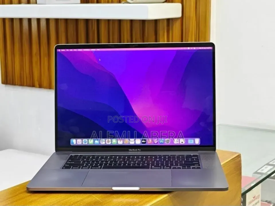 New Laptop Apple MacBook Pro 2018 32GB Intel Core i9 SSD 2T