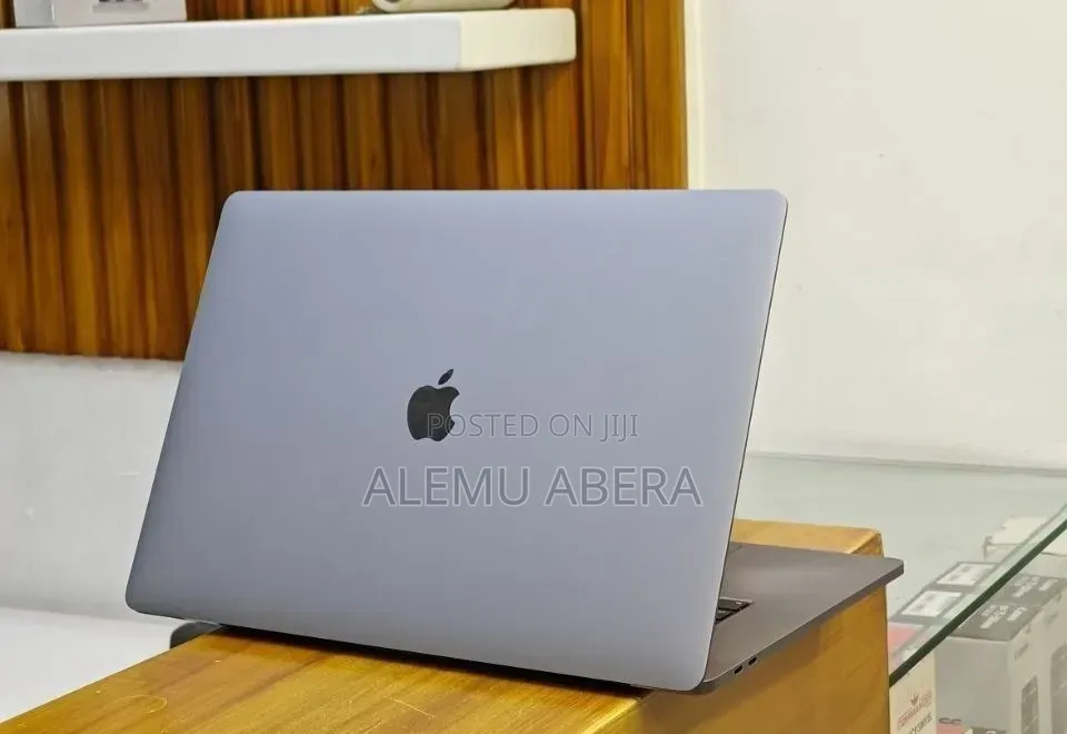 New Laptop Apple MacBook Pro 2018 32GB Intel Core i9 SSD 2T