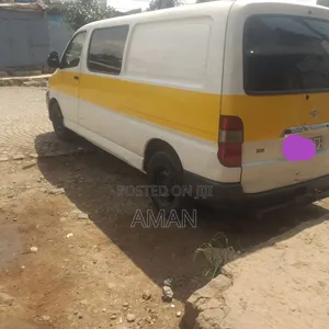 Toyota HiAce 2009 White