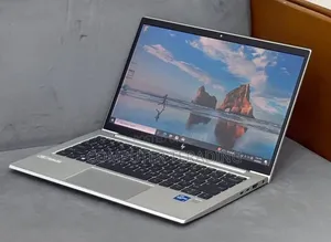 New Laptop HP EliteBook 830 G8 16GB Intel Core i7 SSD 512GB