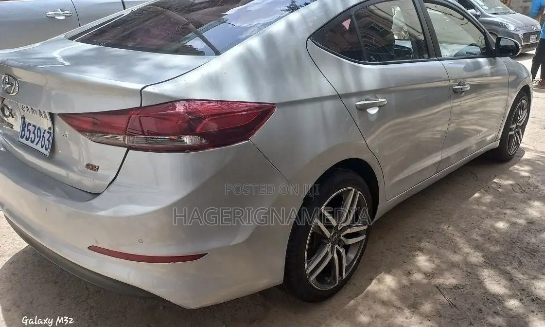 Hyundai Avante 2017 Silver
