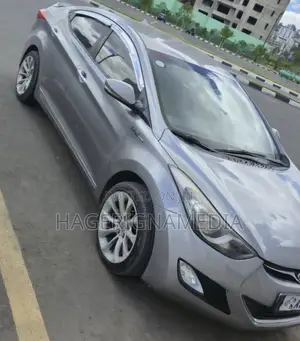 Hyundai Avante 2012 Silver
