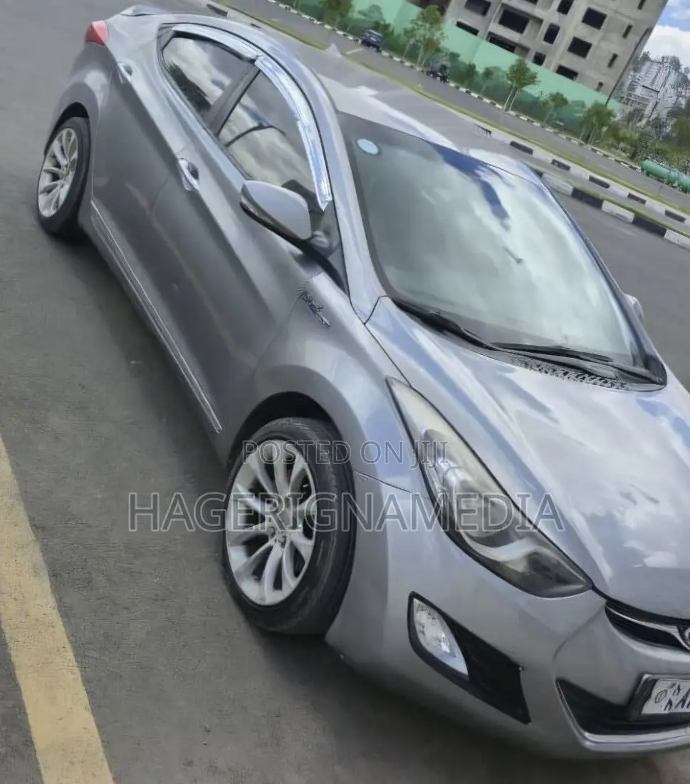 Hyundai Avante 2012 Silver