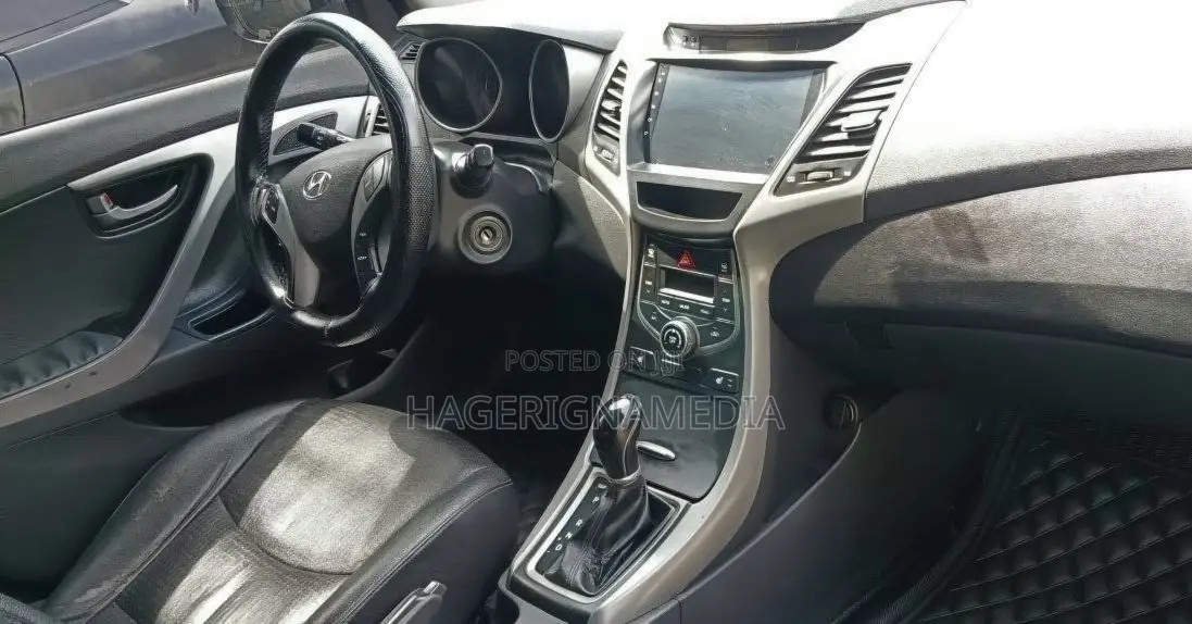 Hyundai Avante 2012 Silver