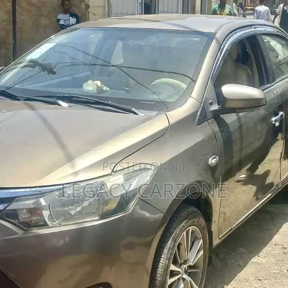 Toyota Yaris 2016 Brown