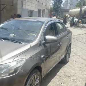 Toyota Yaris 2016 Brown