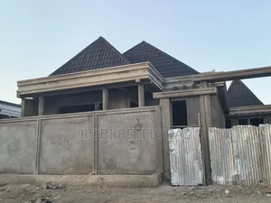 7bdrm Villa in Villa, East Shewa for sale