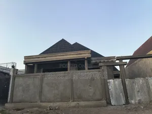 7bdrm Villa in Villa, East Shewa for sale