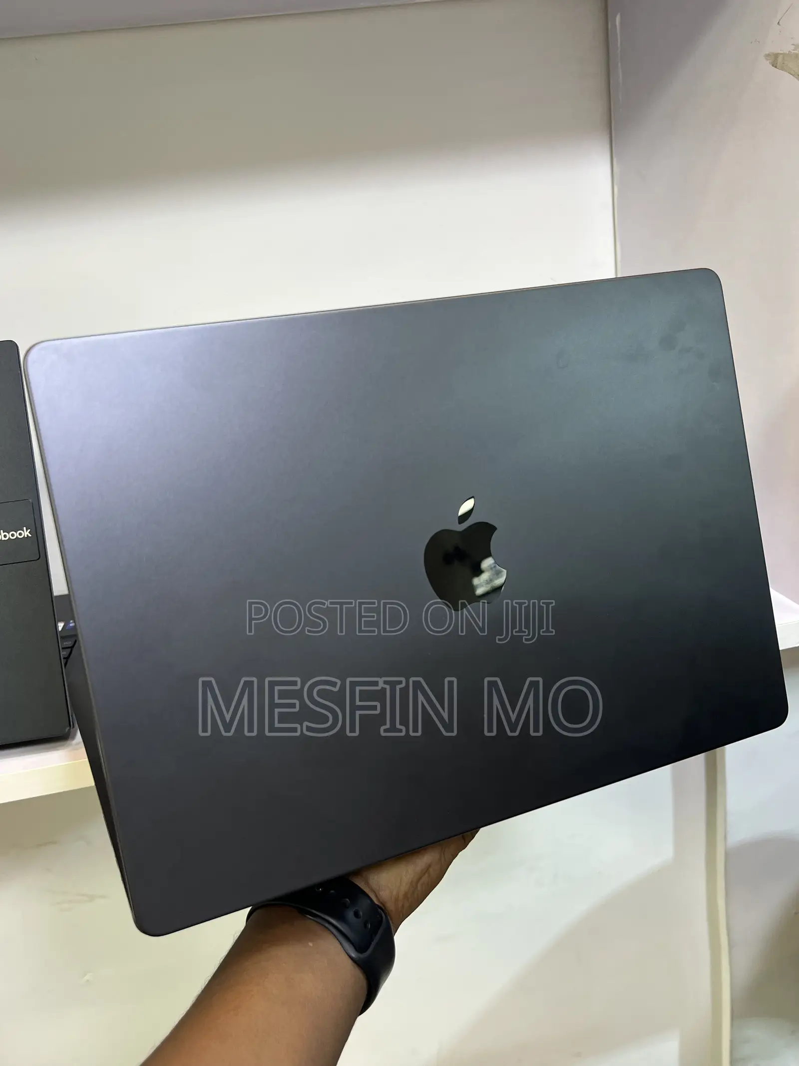 New Laptop Apple MacBook Pro 2025 M5 16GB Apple M5 Pro SSD 1T