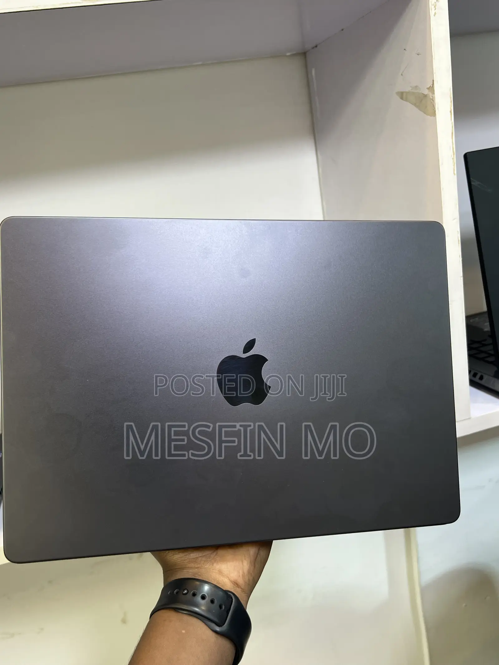 New Laptop Apple MacBook Pro 2025 M5 16GB Apple M5 Pro SSD 1T