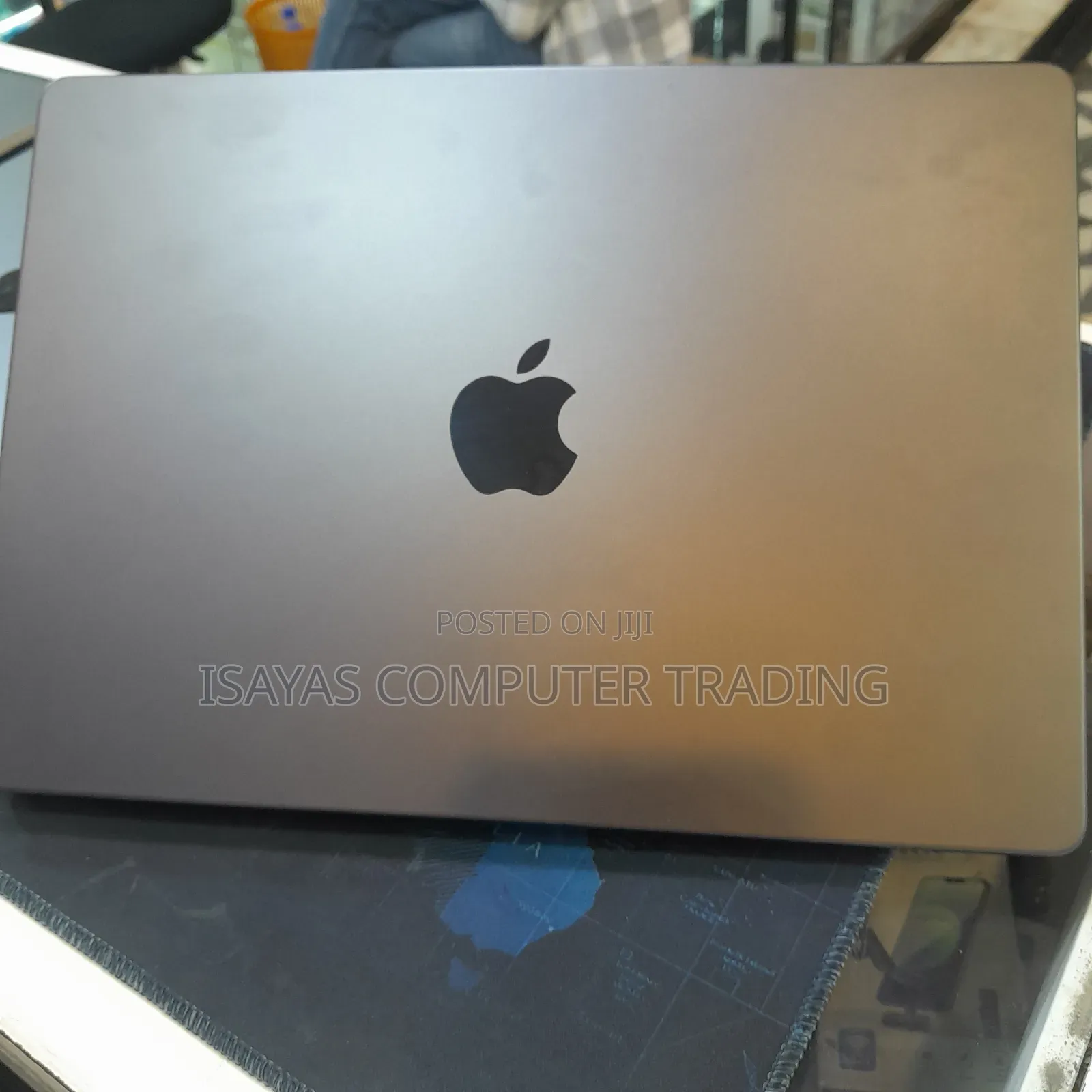 New Laptop Apple MacBook Pro 2024 M3 8GB Apple M3 Pro SSD 512GB